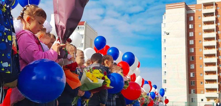 В Омске стартовал прием детей в первые классы.